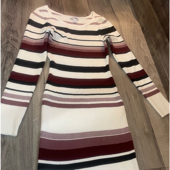 Stripped sweater dress,Multi colored, white, black,Maroon,long sleeve, Large - Picture 8 of 11